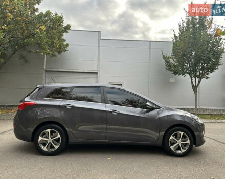Сірий Хендай i30, об'ємом двигуна 1.58 л та пробігом 150 тис. км за 9800 $, фото 23 на Automoto.ua
