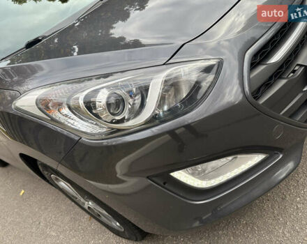 Сірий Хендай i30, об'ємом двигуна 1.58 л та пробігом 150 тис. км за 9800 $, фото 29 на Automoto.ua