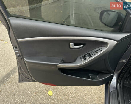 Сірий Хендай i30, об'ємом двигуна 1.58 л та пробігом 150 тис. км за 9800 $, фото 43 на Automoto.ua