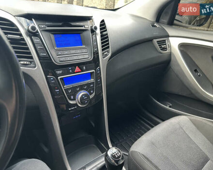 Сірий Хендай i30, об'ємом двигуна 1.58 л та пробігом 150 тис. км за 9800 $, фото 68 на Automoto.ua