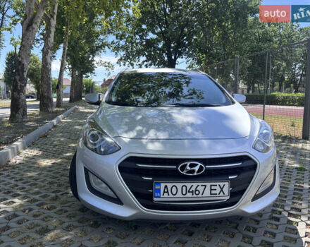 Серый Хендай i30, объемом двигателя 1.58 л и пробегом 250 тыс. км за 10500 $, фото 7 на Automoto.ua