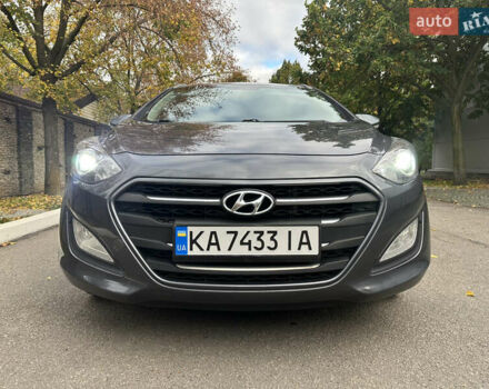 Сірий Хендай i30, об'ємом двигуна 1.58 л та пробігом 150 тис. км за 9800 $, фото 4 на Automoto.ua