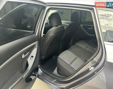 Сірий Хендай i30, об'ємом двигуна 1.58 л та пробігом 150 тис. км за 9800 $, фото 44 на Automoto.ua