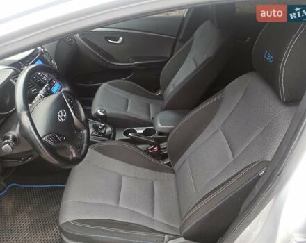 Сірий Хендай i30, об'ємом двигуна 1.6 л та пробігом 150 тис. км за 12300 $, фото 23 на Automoto.ua