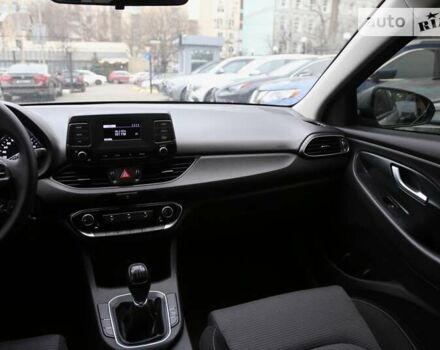 Сірий Хендай i30, об'ємом двигуна 1.5 л та пробігом 80 тис. км за 15900 $, фото 12 на Automoto.ua