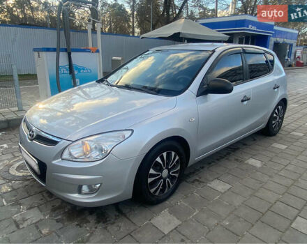 Серый Хендай i30, объемом двигателя 1.4 л и пробегом 197 тыс. км за 5900 $, фото 1 на Automoto.ua
