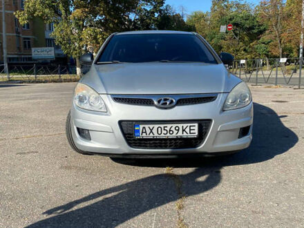 Серый Хендай i30, объемом двигателя 1.4 л и пробегом 251 тыс. км за 5350 $, фото 1 на Automoto.ua