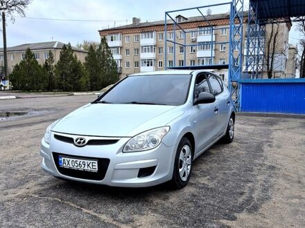 Серый Хендай i30, объемом двигателя 1.4 л и пробегом 251 тыс. км за 5400 $, фото 1 на Automoto.ua