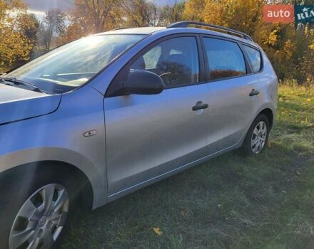 Серый Хендай i30, объемом двигателя 1.6 л и пробегом 228 тыс. км за 6000 $, фото 1 на Automoto.ua