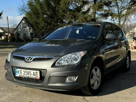 Сірий Хендай i30, об'ємом двигуна 1.6 л та пробігом 128 тис. км за 6500 $, фото 1 на Automoto.ua