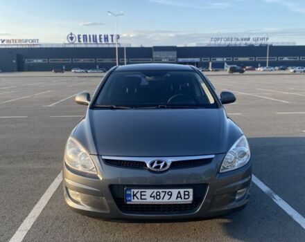 Серый Хендай i30, объемом двигателя 1.6 л и пробегом 212 тыс. км за 5800 $, фото 1 на Automoto.ua