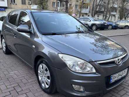 Серый Хендай i30, объемом двигателя 1.58 л и пробегом 201 тыс. км за 6200 $, фото 1 на Automoto.ua