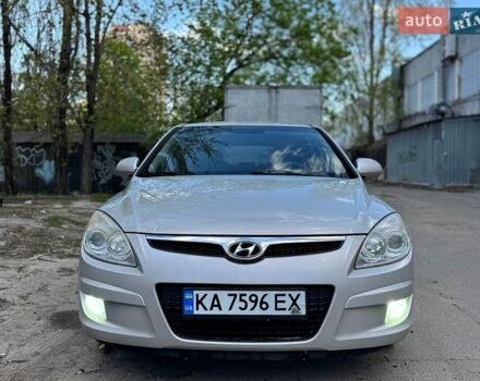 Серый Хендай i30, объемом двигателя 1.59 л и пробегом 198 тыс. км за 5900 $, фото 1 на Automoto.ua
