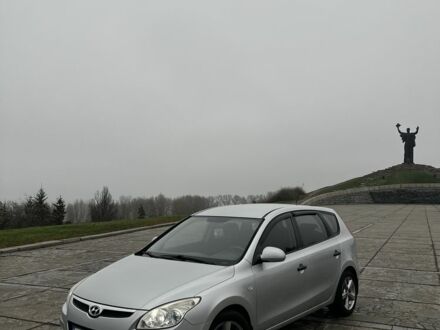 Серый Хендай i30, объемом двигателя 1.6 л и пробегом 197 тыс. км за 5999 $, фото 1 на Automoto.ua