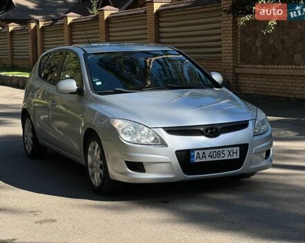 Серый Хендай i30, объемом двигателя 1.6 л и пробегом 349 тыс. км за 4600 $, фото 1 на Automoto.ua