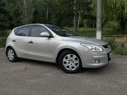 Серый Хендай i30, объемом двигателя 1.4 л и пробегом 210 тыс. км за 5600 $, фото 1 на Automoto.ua