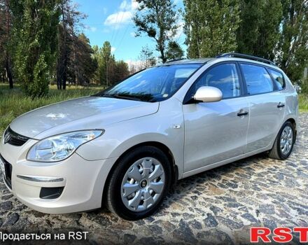 Серый Хендай i30, объемом двигателя 1.6 л и пробегом 240 тыс. км за 5500 $, фото 1 на Automoto.ua
