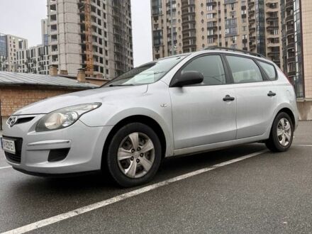 Хендай i30 2009 у Києві на Automoto.ua Сірий Хендай i30, об'ємом двигуна 0 л та пробігом 169 тис. км за 5500 $, фото 1 на Automoto.ua