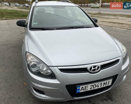 Сірий Хендай i30, об'ємом двигуна 1.4 л та пробігом 270 тис. км за 5800 $, фото 1 на Automoto.ua