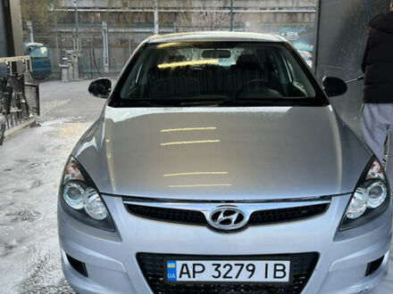 Серый Хендай i30, объемом двигателя 1.6 л и пробегом 268 тыс. км за 6000 $, фото 1 на Automoto.ua