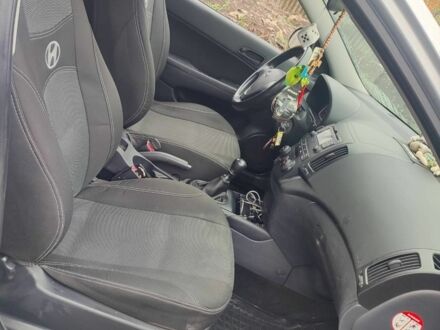 Серый Хендай i30, объемом двигателя 1.4 л и пробегом 200 тыс. км за 5300 $, фото 1 на Automoto.ua