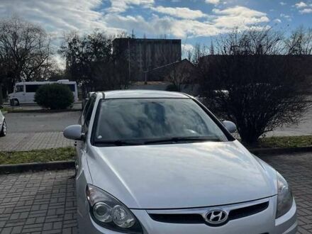 Сірий Хендай i30, об'ємом двигуна 1.4 л та пробігом 254 тис. км за 4999 $, фото 1 на Automoto.ua