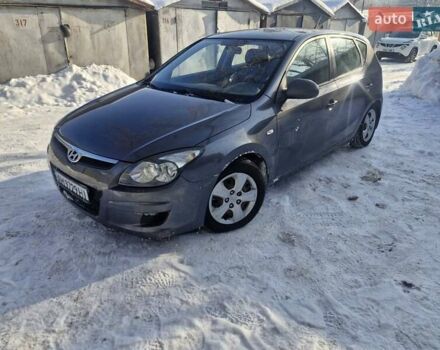 Серый Хендай i30, объемом двигателя 1.4 л и пробегом 320 тыс. км за 4700 $, фото 1 на Automoto.ua