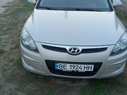 Серый Хендай i30, объемом двигателя 1.6 л и пробегом 135 тыс. км за 5500 $, фото 1 на Automoto.ua