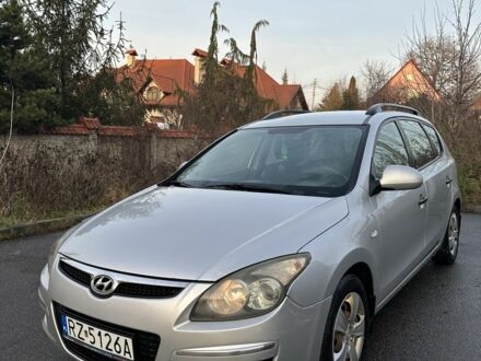 Серый Хендай i30, объемом двигателя 1.6 л и пробегом 284 тыс. км за 2000 $, фото 1 на Automoto.ua