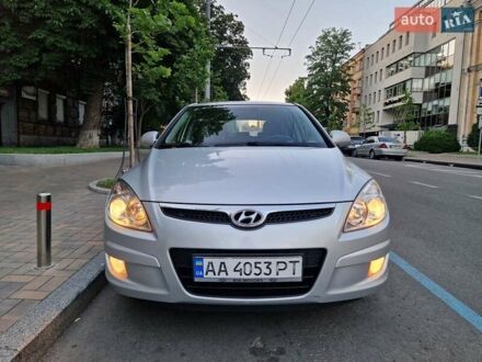 Сірий Хендай i30, об'ємом двигуна 1.59 л та пробігом 180 тис. км за 7500 $, фото 1 на Automoto.ua