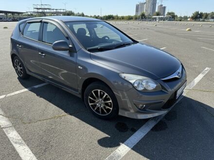 Серый Хендай i30, объемом двигателя 1.6 л и пробегом 187 тыс. км за 7100 $, фото 1 на Automoto.ua