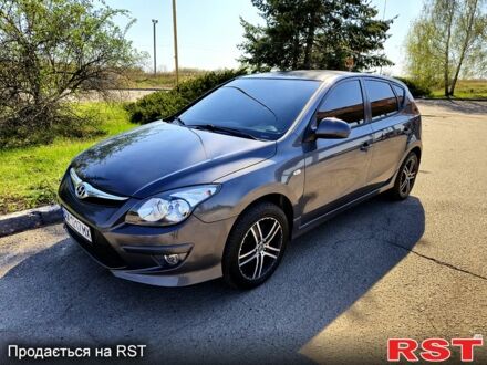 Хендай i30 2010 в Чугуеве на Automoto.ua Серый Хендай i30, объемом двигателя 1.4 л и пробегом 165 тыс. км за 5850 $, фото 1 на Automoto.ua