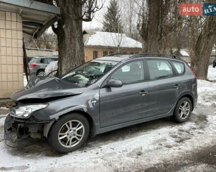 Серый Хендай i30, объемом двигателя 1.58 л и пробегом 221 тыс. км за 1999 $, фото 1 на Automoto.ua
