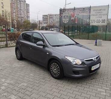 Серый Хендай i30, объемом двигателя 1.4 л и пробегом 162 тыс. км за 7000 $, фото 1 на Automoto.ua