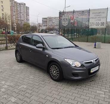 Серый Хендай i30, объемом двигателя 1.4 л и пробегом 162 тыс. км за 7000 $, фото 1 на Automoto.ua