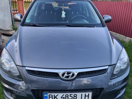 Хендай i30 2010 в Ровно на Automoto.ua Серый Хендай i30, объемом двигателя 1.6 л и пробегом 180 тыс. км за 5100 $, фото 1 на Automoto.ua