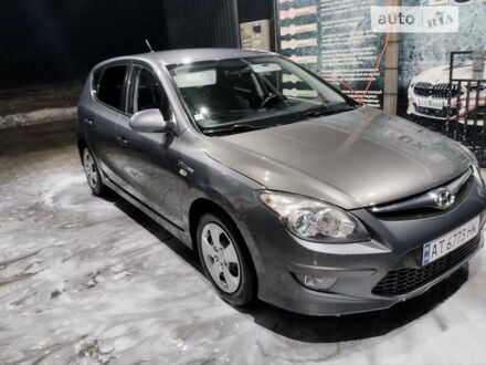 Сірий Хендай i30, об'ємом двигуна 1.58 л та пробігом 274 тис. км за 5500 $, фото 1 на Automoto.ua