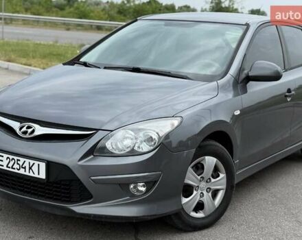 Серый Хендай i30, объемом двигателя 1.4 л и пробегом 181 тыс. км за 5500 $, фото 1 на Automoto.ua
