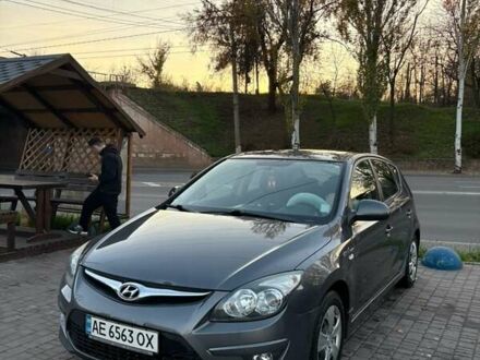 Серый Хендай i30, объемом двигателя 1.4 л и пробегом 222 тыс. км за 6000 $, фото 1 на Automoto.ua