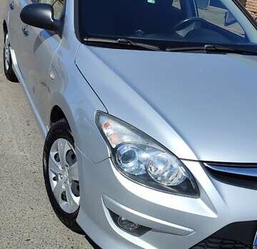 Сірий Хендай i30, об'ємом двигуна 1.6 л та пробігом 115 тис. км за 8779 $, фото 1 на Automoto.ua