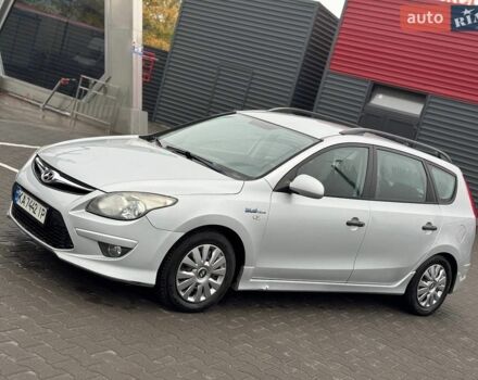 Серый Хендай i30, объемом двигателя 1.4 л и пробегом 302 тыс. км за 3999 $, фото 1 на Automoto.ua