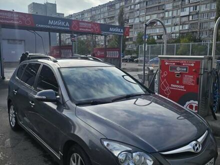 Серый Хендай i30, объемом двигателя 1.58 л и пробегом 255 тыс. км за 6700 $, фото 1 на Automoto.ua