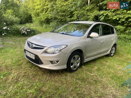 Серый Хендай i30, объемом двигателя 1.6 л и пробегом 191 тыс. км за 7000 $, фото 1 на Automoto.ua