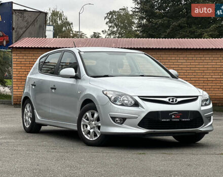 Серый Хендай i30, объемом двигателя 1.4 л и пробегом 126 тыс. км за 7400 $, фото 1 на Automoto.ua