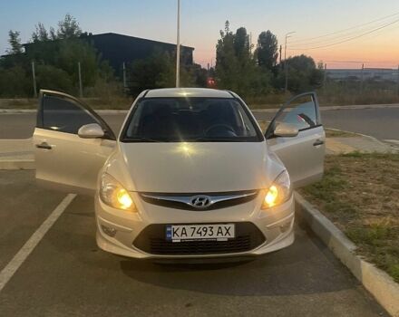 Серый Хендай i30, объемом двигателя 1.4 л и пробегом 173 тыс. км за 7000 $, фото 1 на Automoto.ua