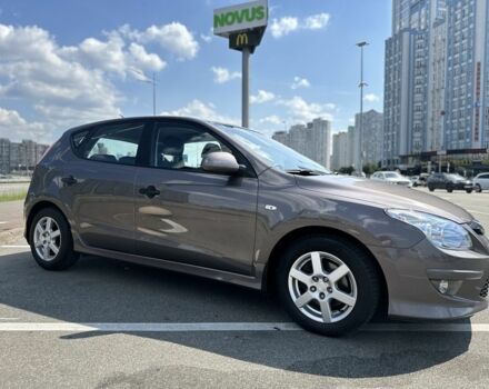 Серый Хендай i30, объемом двигателя 1.6 л и пробегом 75 тыс. км за 9300 $, фото 1 на Automoto.ua