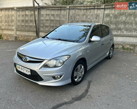 Серый Хендай i30, объемом двигателя 1.4 л и пробегом 253 тыс. км за 5750 $, фото 1 на Automoto.ua