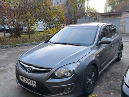 Серый Хендай i30, объемом двигателя 1.4 л и пробегом 161 тыс. км за 6400 $, фото 1 на Automoto.ua