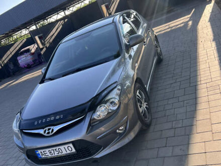 Серый Хендай i30, объемом двигателя 1.6 л и пробегом 184 тыс. км за 7500 $, фото 1 на Automoto.ua