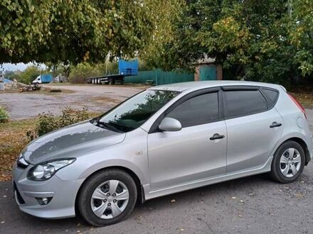 Серый Хендай i30, объемом двигателя 1.6 л и пробегом 170 тыс. км за 7000 $, фото 1 на Automoto.ua